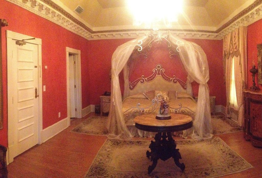 The Hotel Magnolia Foley Room photo