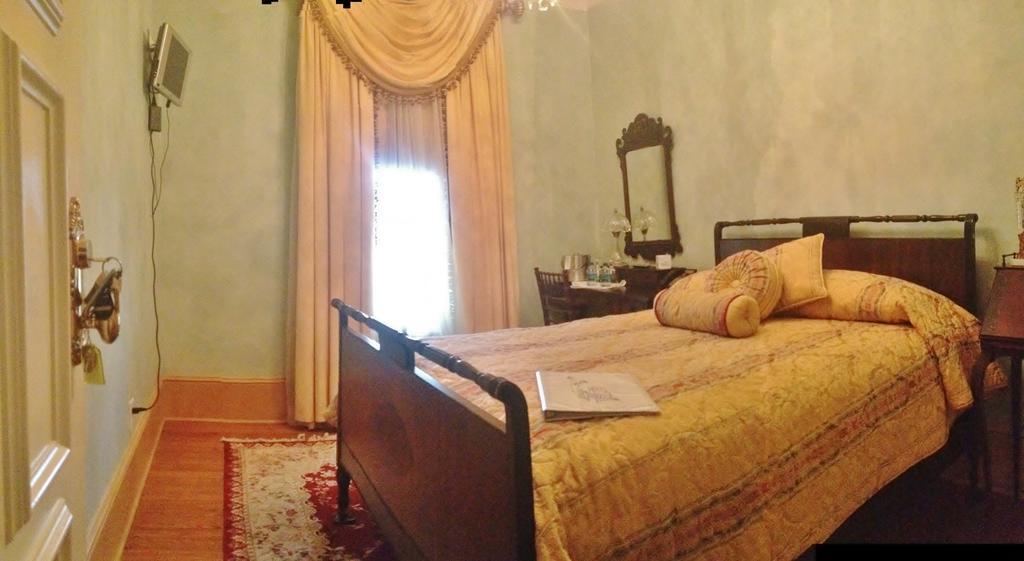 The Hotel Magnolia Foley Room photo