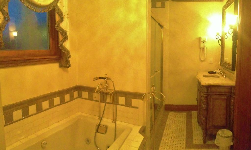 The Hotel Magnolia Foley Room photo