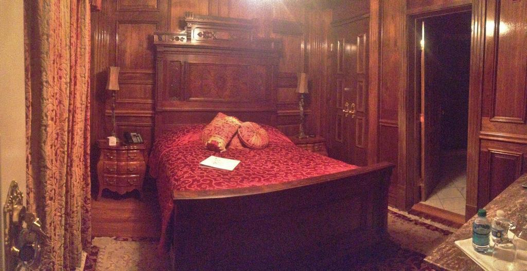 The Hotel Magnolia Foley Room photo