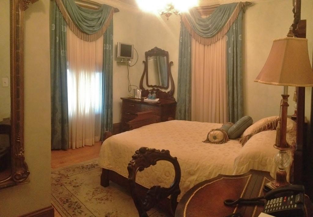 The Hotel Magnolia Foley Room photo